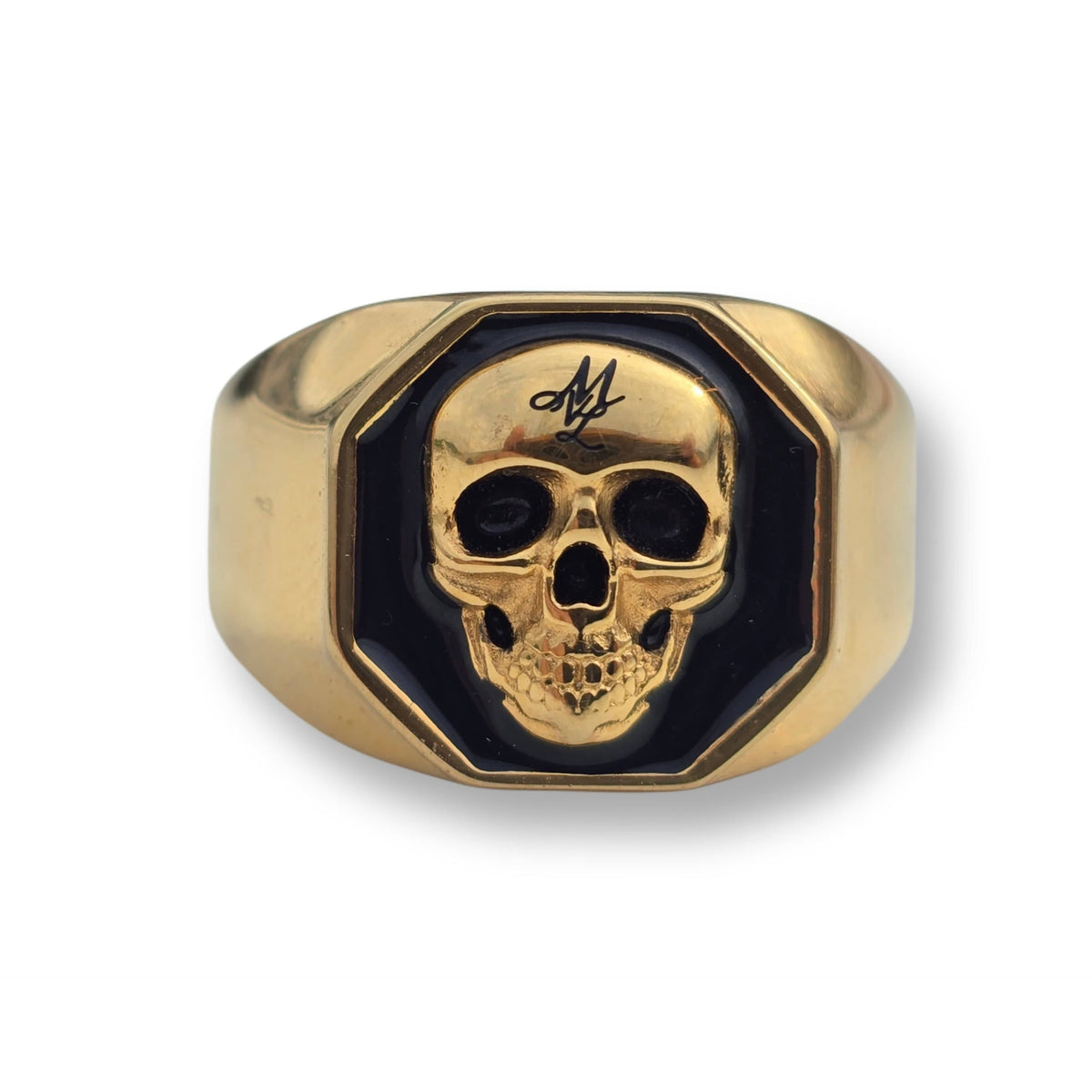 Vue de face de la bague MVL 3D Skull dorée avec tête de mort 3D sur fond noir