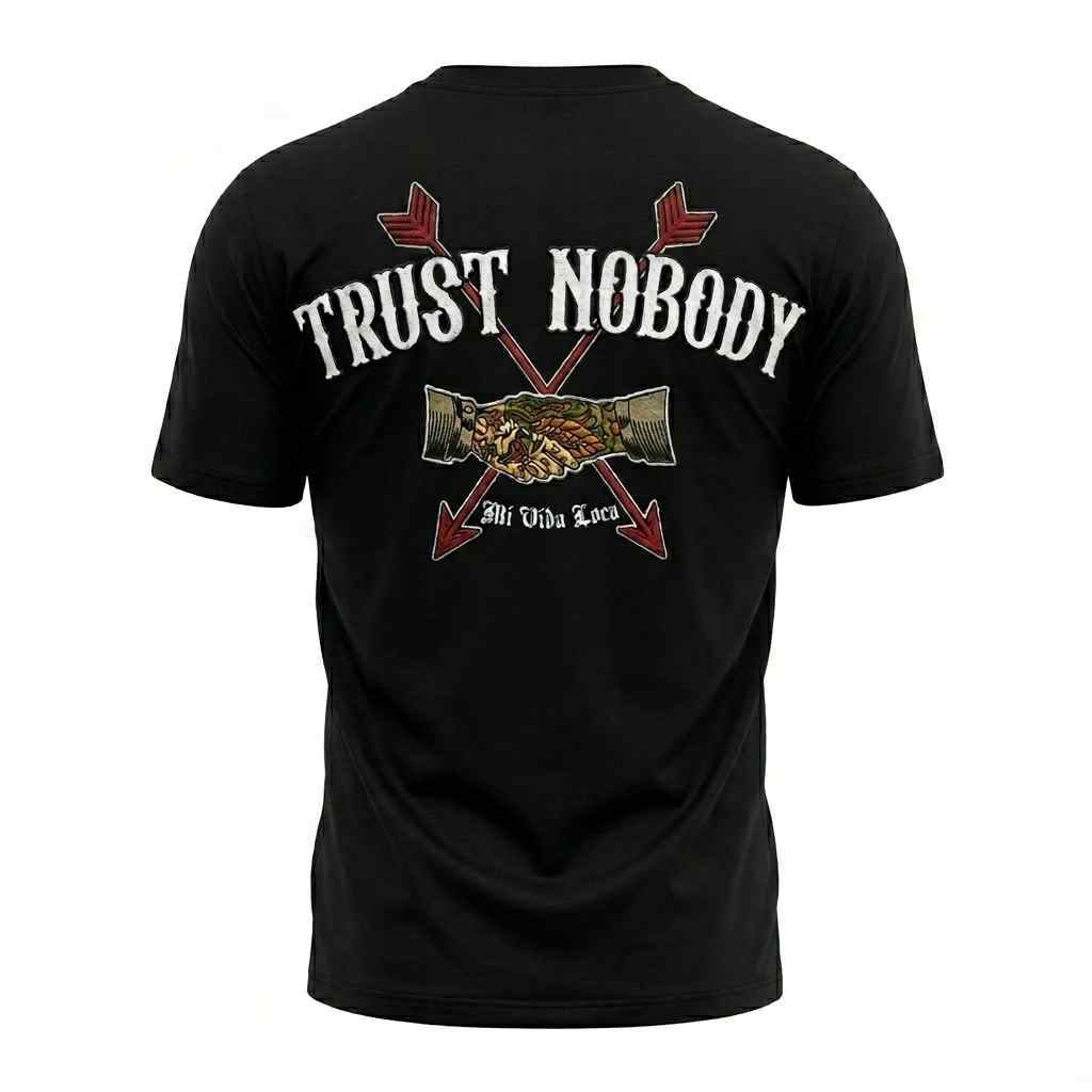 T-shirt brodé « Ne fais confiance à personne »