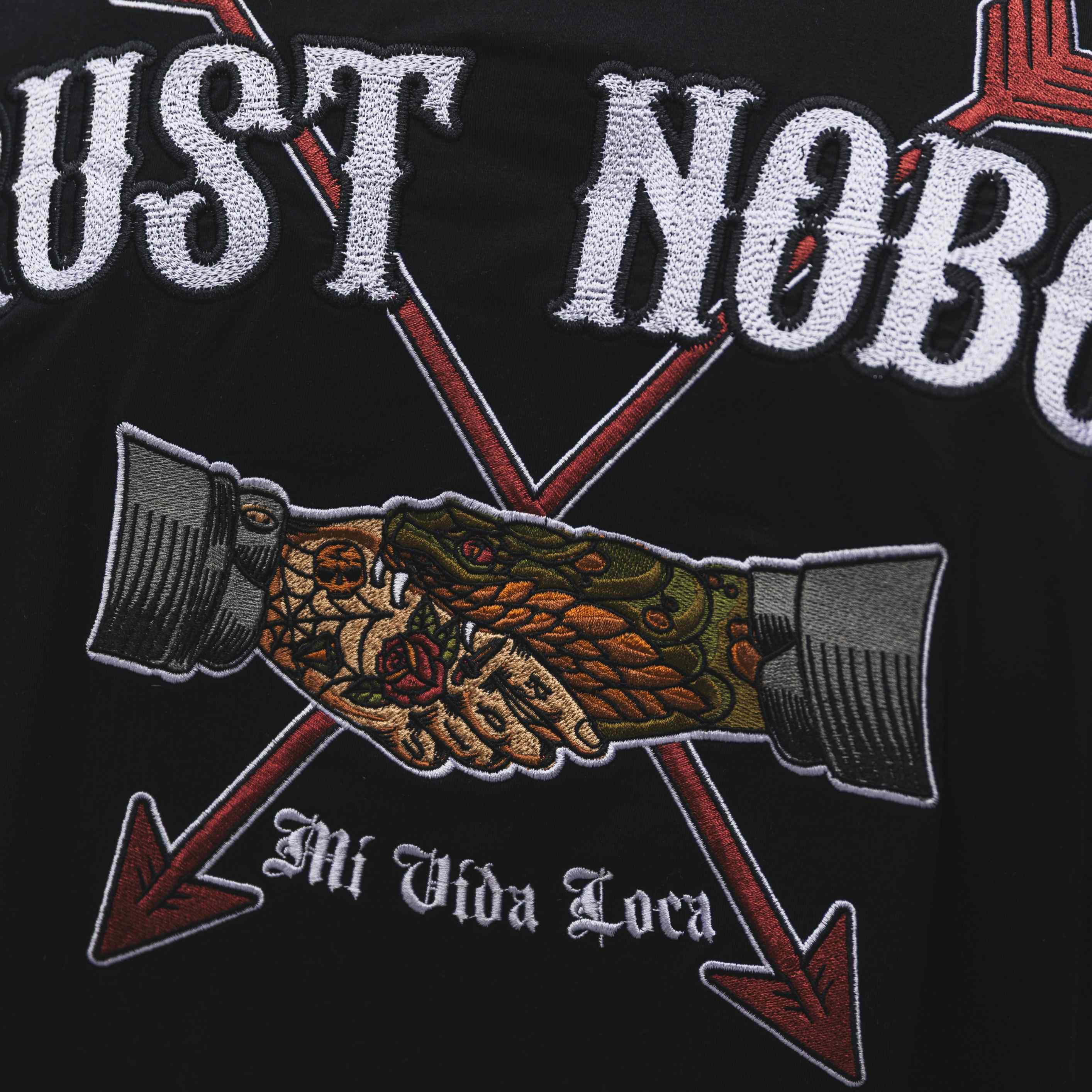 T-shirt brodé « Ne fais confiance à personne »
