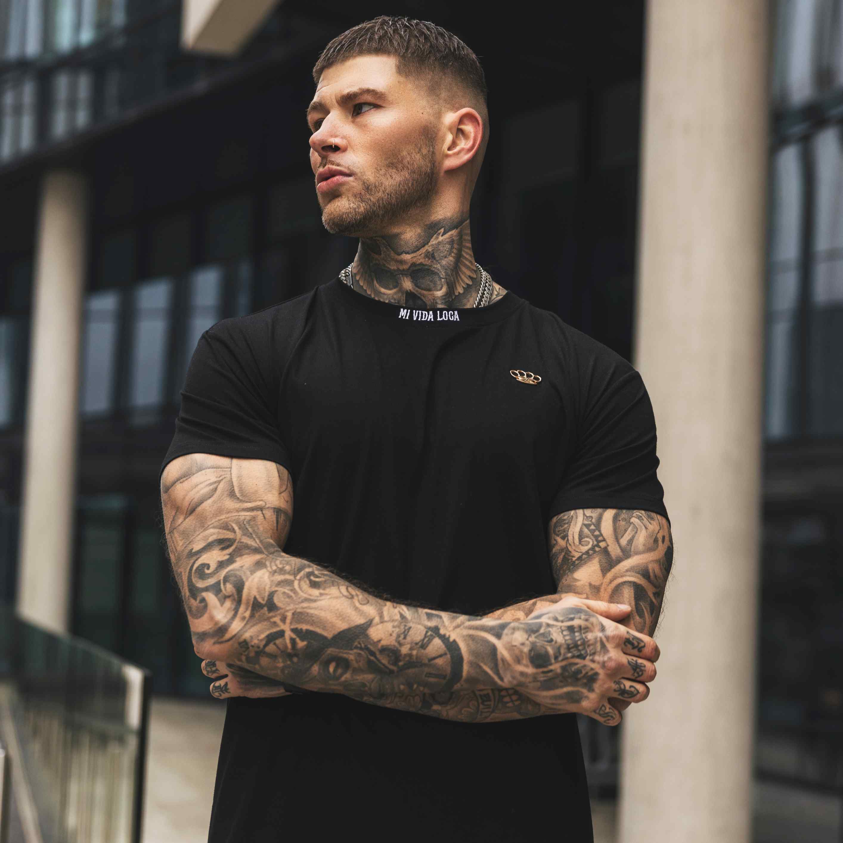 T-shirt brodé « Ne fais confiance à personne »
